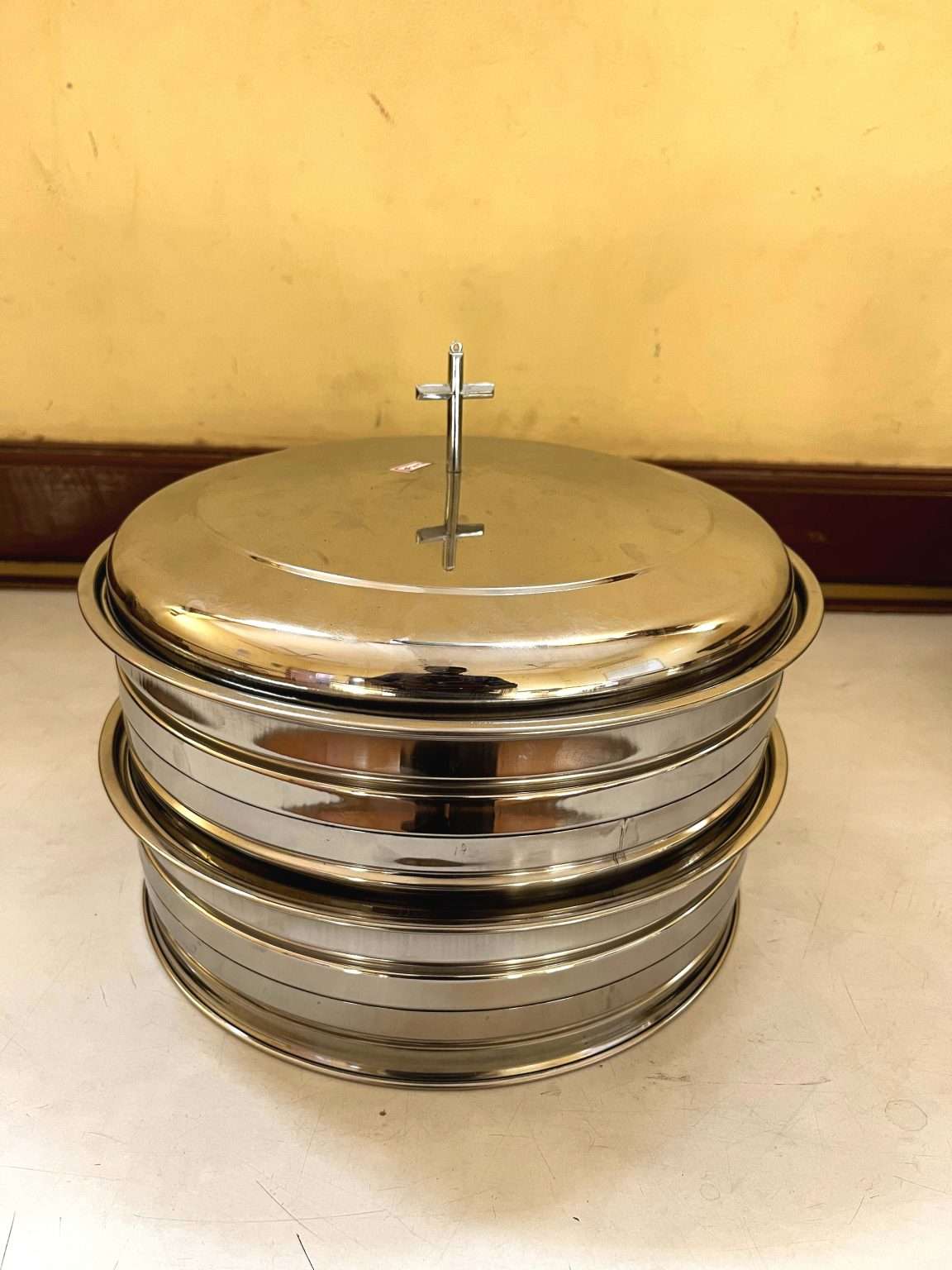 JAYCO Holy Communion Tray, Two-Set Stainless Steel with 80 Plastic Cups, Stackable Trays with Closed Cross-Top Lid for Church Communion Service |