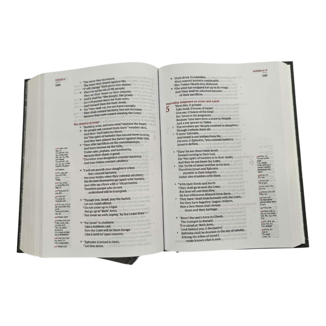 NKJV Compact Single-Column Reference Bible, Comfort Print (72,000+ Cross-References) | Study Bible, Reference Bible | Holy Bible