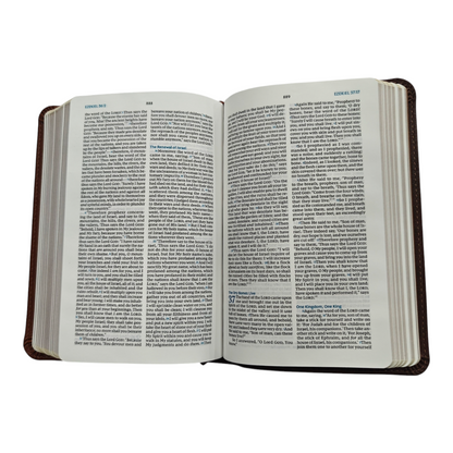 NKJV Compact Bible, Maclaren Series, Leathersoft, Comfort Print (Hand-Sized Travel Bible) | English Bible, Holy Bible