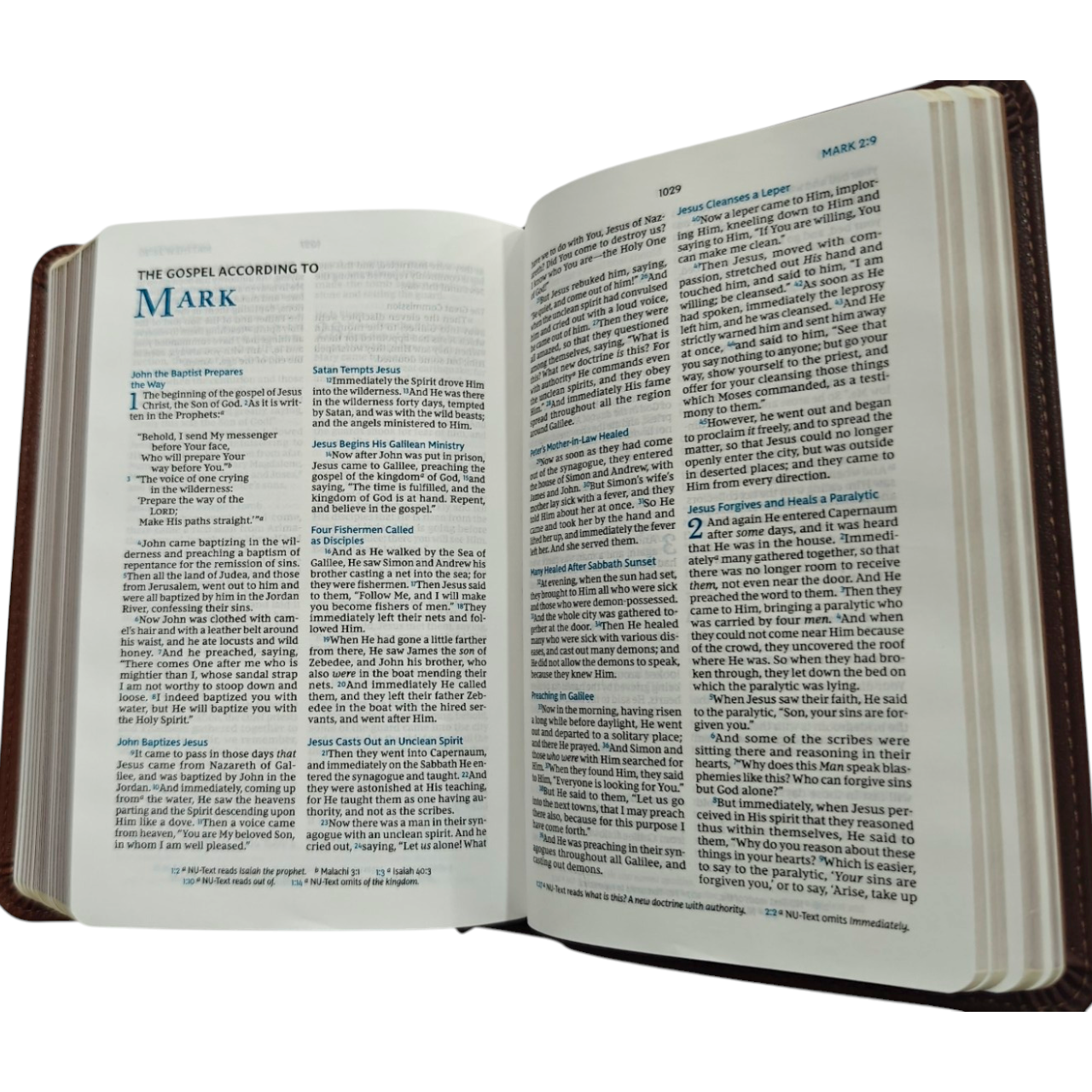 NKJV Compact Bible, Maclaren Series, Leathersoft, Comfort Print (Hand-Sized Travel Bible) | English Bible, Holy Bible