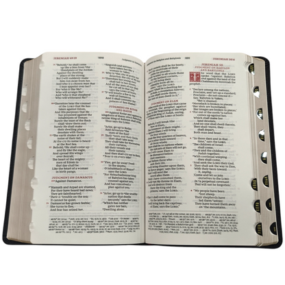 NKJV, Personal Size Reference Bible, Sovereign Collection, Leathersoft, Black, Red Letter, Comfort Print: Holy Bible, New King James Version |