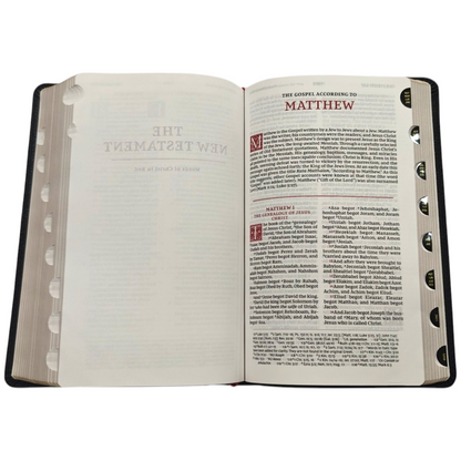 NKJV, Personal Size Reference Bible, Sovereign Collection, Leathersoft, Black, Red Letter, Comfort Print: Holy Bible, New King James Version |