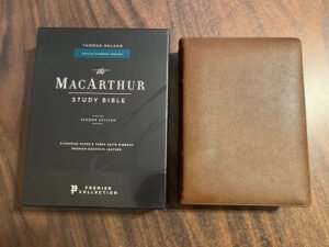 ESV MacArthur Study Bible 877858