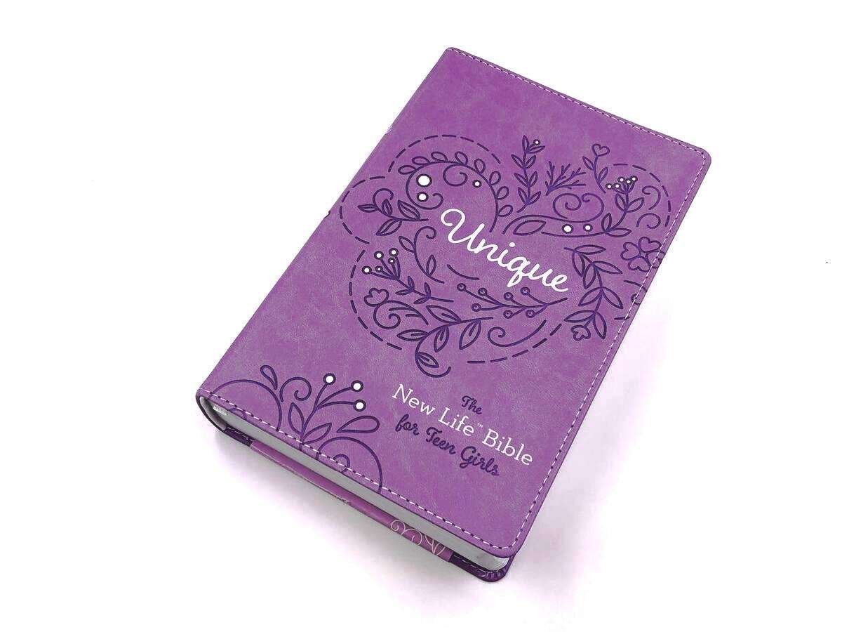 The New Life Bible for Teen Girls: Unique Purple Soft Leather Edition