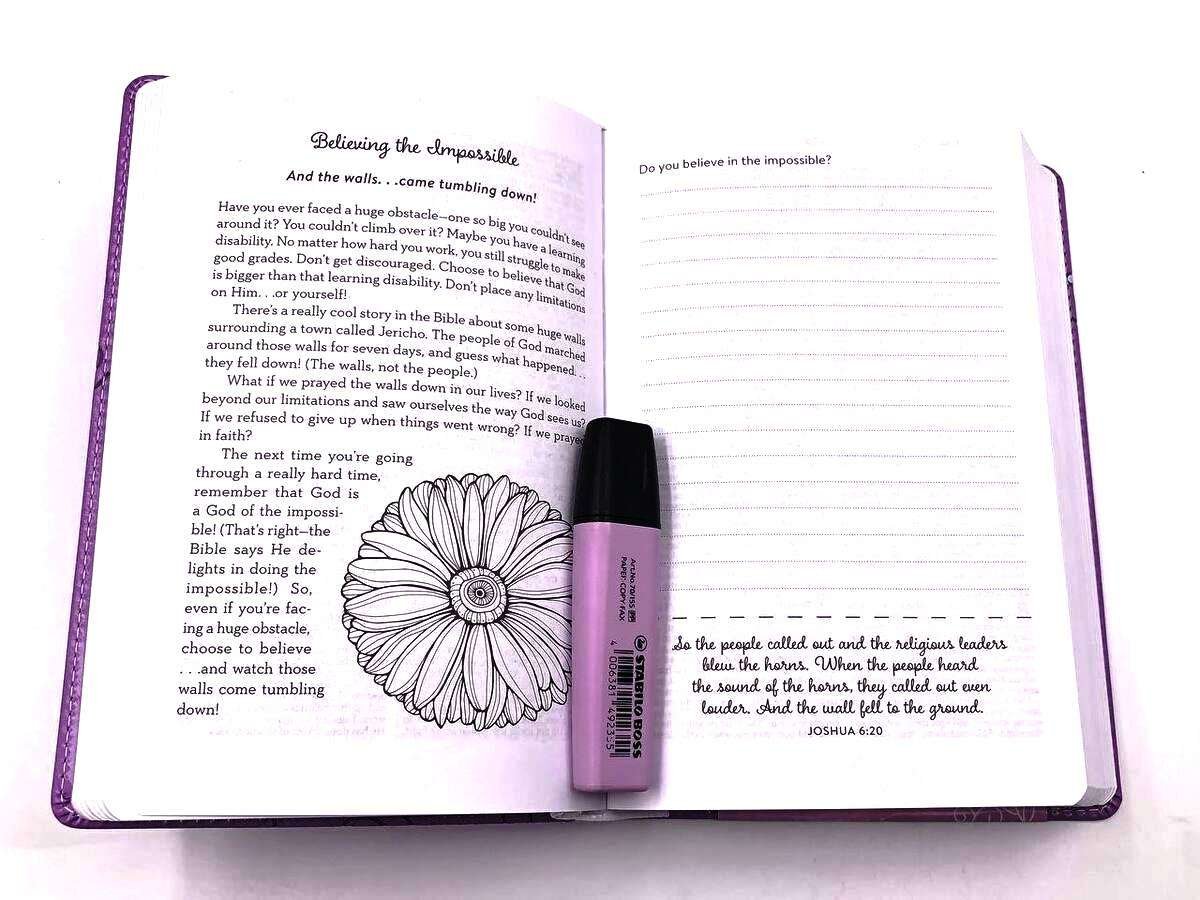 The New Life Bible for Teen Girls: Unique Purple Soft Leather Edition