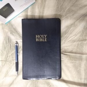 NKJV, Reference Bible, Personal Size, Giant Print, Leathersoft, Black, Red Letter Edition