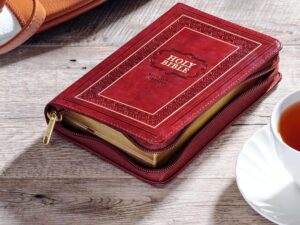 KJV Large Print Compact Bible, Brown Leather-Soft Cover with Zipper Closure (ISBN: 9781642728651)