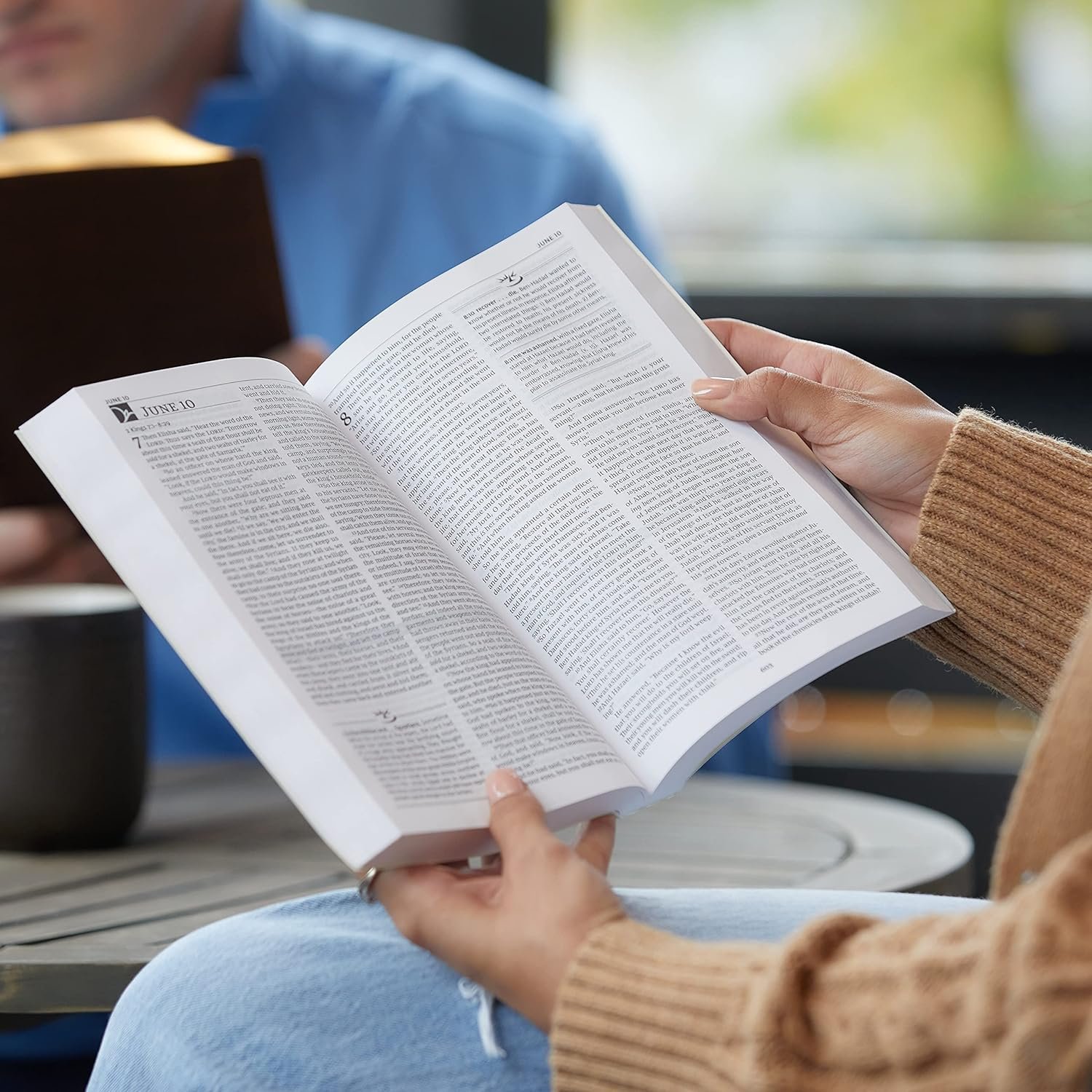 NKJV MacArthur Daily Bible one-year Bible study hardcover import