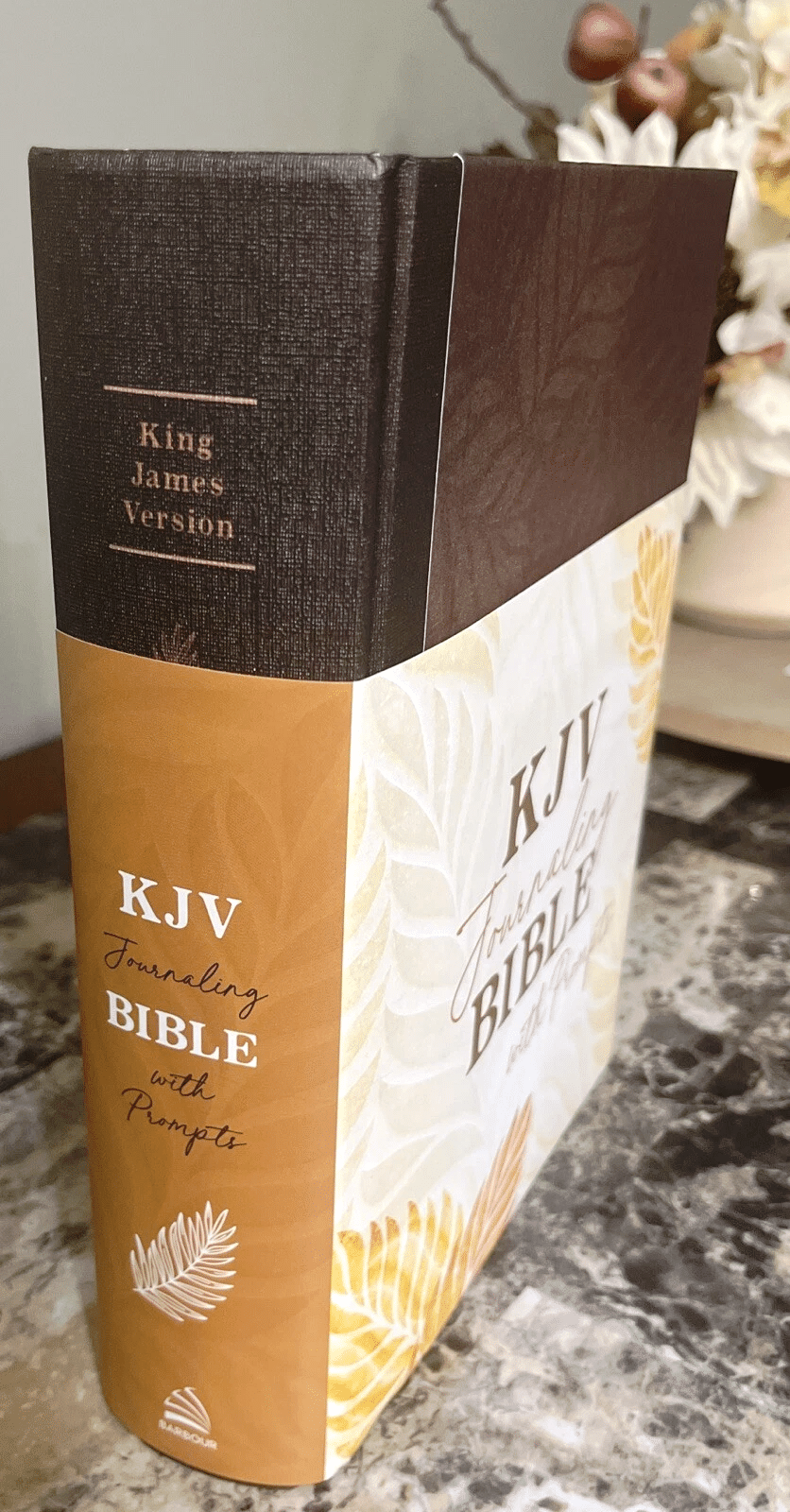 KJV Journaling Bible with Guided Prompts - Hardbound Edition (ISBN: 9781636095622)