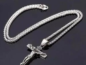 MURLIWALA Stainless Steel Jesus Christ Cross Pendant Necklace - Catholic Christian Jewelry for Men and Women (Silver)