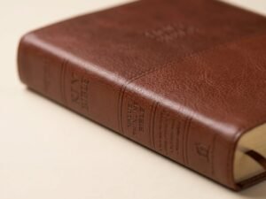 Studio photo of KJV Holy Bible: Value Thinline in detail