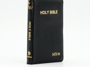 Studio photo of NIV Medium Zip Cross Black in hero