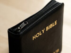 Studio photo of NIV Holy Bible Capsule With Zip, Black in detail